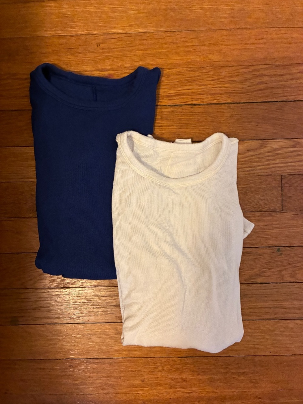 lululemon hold tight long sleeve  (2pk)